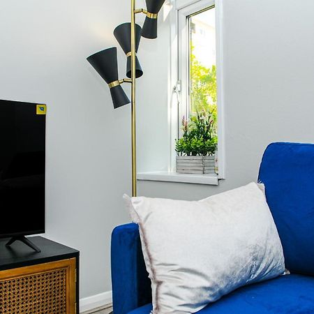 Greater London, 1 Bed London Flat, Parking, Nr Metro Stations, 15Mins To London Exterior photo